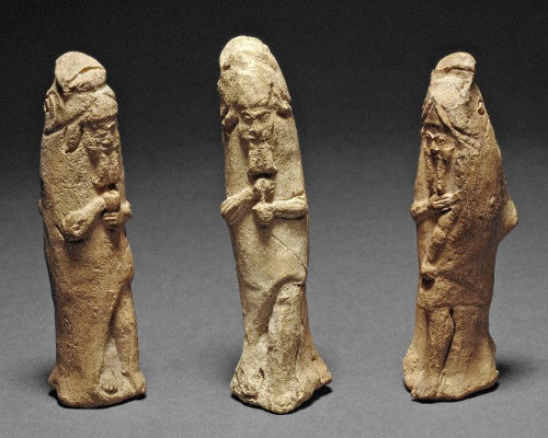3 clay figurines of apkallu, men with fish-skin cloaks.